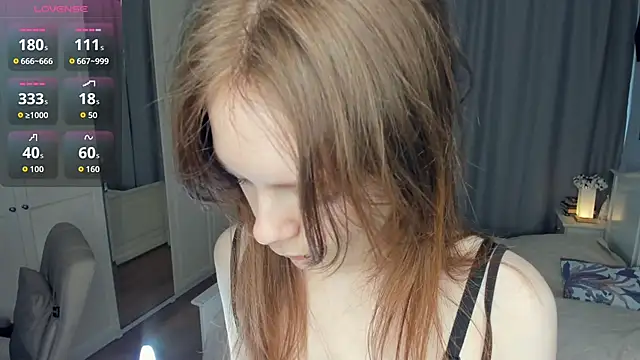 Snapshot of LavenderMitten chatting on 05/28/26, 05:38 LavenderMitten online show from 05/28/26, 05:38