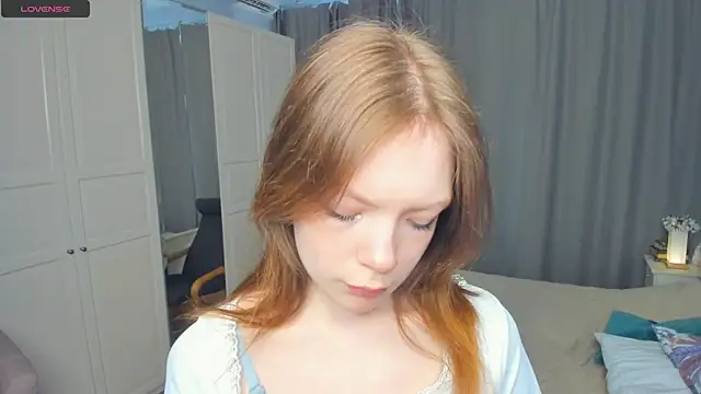 Snapshot of LavenderMitten chatting on 06/11/26, 06:00 LavenderMitten online show from 06/11/26, 06:00