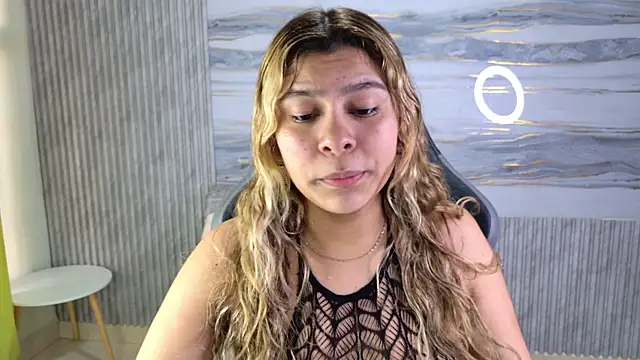 Snapshot of Sophie19__ chatting on 05/22/26, 12:00 Sophie19 online show from 05/22/26, 12:00