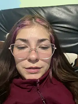 Snapshot of Luna33- chatting on 06/03/26, 10:37 Luna33- online show from 06/03/26, 10:37