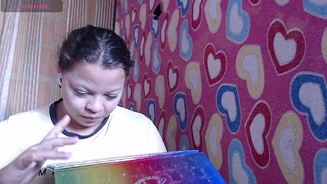 Snapshot of vanuslovelatina chatting on 04/16/26, 07:47 vanuslovelatina online show from 04/16/26, 07:47