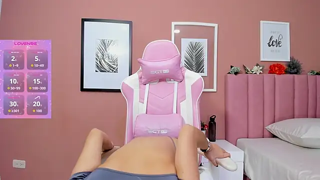 iris cuteface online show from 07/15/26, 08:03