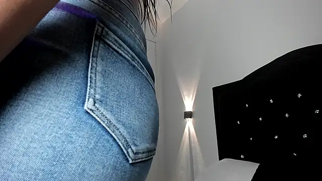 Snapshot of gisell_antonella chatting on 04/16/26, 01:01 gisell antonella online show from 04/16/26, 01:01