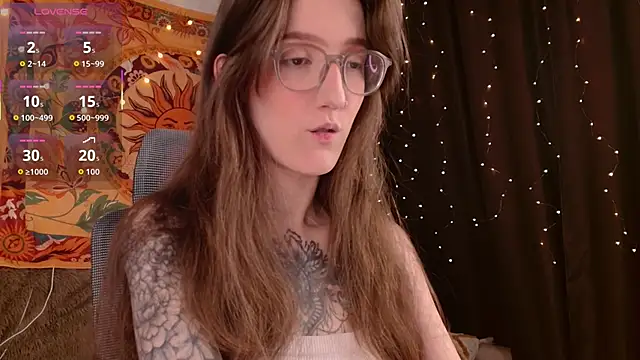 Snapshot of lolami_ chatting on 04/15/26, 06:31 lolami online show from 04/15/26, 06:31
