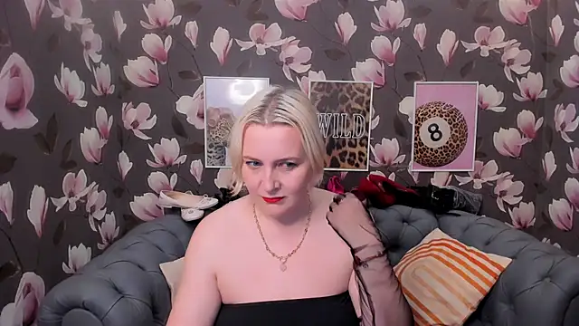 Snapshot of Victoria_Notti chatting on 04/15/26, 10:55 Victoria Notti online show from 04/15/26, 10:55