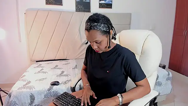 Snapshot of samaraa_smith1 chatting on 04/15/26, 12:34 samaraa smith1 online show from 04/15/26, 12:34