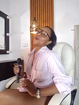 Snapshot of samaraa_smith1 chatting on 06/04/26, 12:33 samaraa smith1 online show from 06/04/26, 12:33