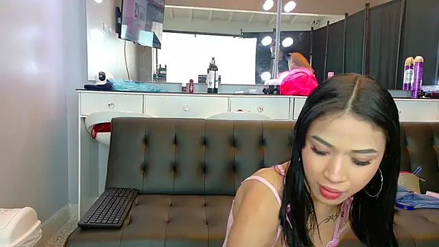 Snapshot of valeriamia68 chatting on 06/04/26, 05:08 valeriamia68 online show from 06/04/26, 05:08
