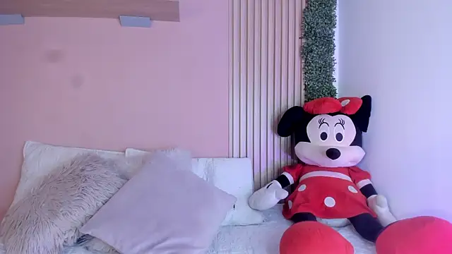 Snapshot of Winnie_cutee chatting on 04/11/26, 03:11 Winnie cutee online show from 04/11/26, 03:11