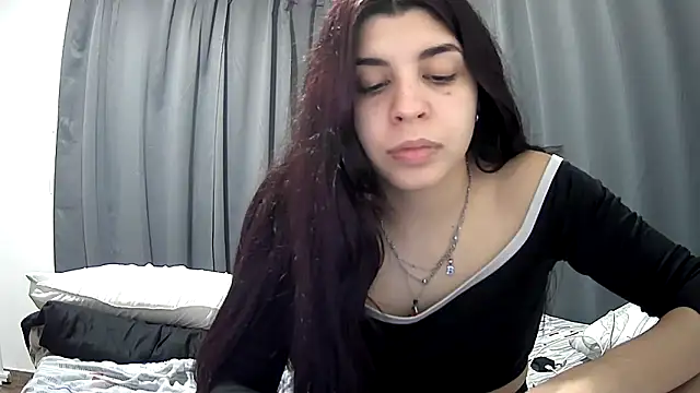 Snapshot of violetazein7 chatting on 06/13/26, 01:36 violetazein7 online show from 06/13/26, 01:36