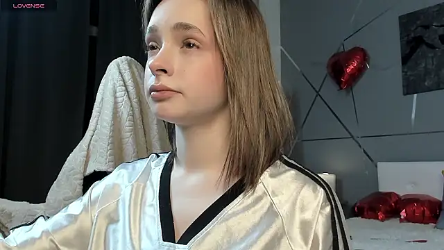 Snapshot of naomi_reiss chatting on 03/27/26, 11:59 naomi reiss online show from 03/27/26, 11:59