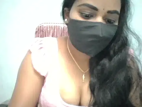 Snapshot of Rathi-priyaa chatting on 04/06/26, 04:10 Rathi-priyaa online show from 04/06/26, 04:10
