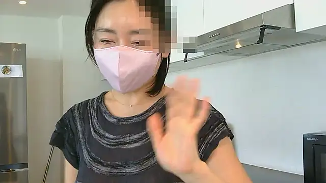 Snapshot of Mochi-Momo chatting on 04/05/26, 04:53 Mochi-Momo online show from 04/05/26, 04:53