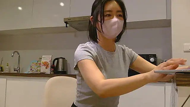 Snapshot of Mochi-Momo chatting on 04/07/26, 11:32 Mochi-Momo online show from 04/07/26, 11:32