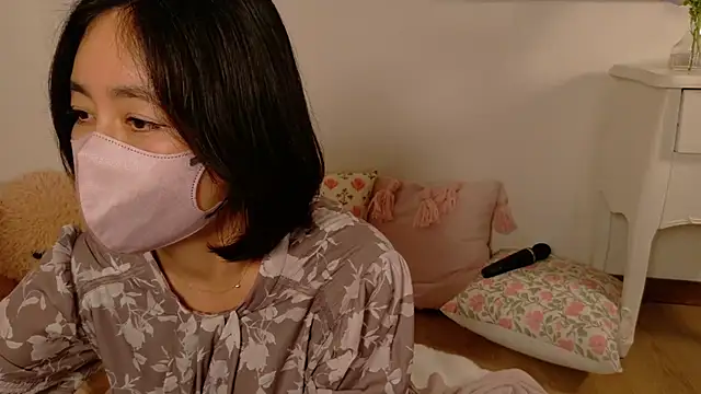 Snapshot of Mochi-Momo chatting on 04/17/26, 02:42 Mochi-Momo online show from 04/17/26, 02:42