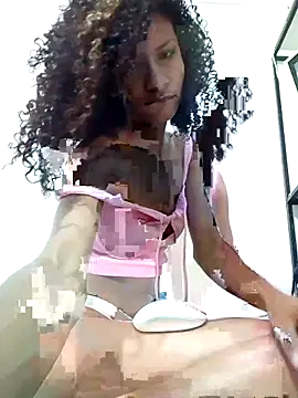 Snapshot of mailyn_gold chatting on 04/16/26, 01:56 mailyn gold online show from 04/16/26, 01:56
