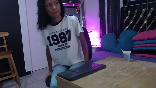 Snapshot of mailyn_gold chatting on 05/06/26, 11:37 mailyn gold online show from 05/06/26, 11:37