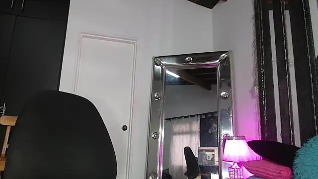 Snapshot of mailyn_gold chatting on 05/25/26, 11:38 mailyn gold online show from 05/25/26, 11:38