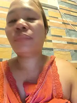 Snapshot of squirtshantal chatting on 10/18/25, 05:21 squirtshantal online show from 10/18/25, 05:21