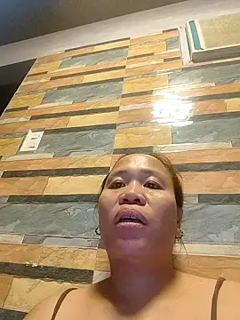 Snapshot of squirtshantal chatting on 11/08/25, 04:18 squirtshantal online show from 11/08/25, 04:18