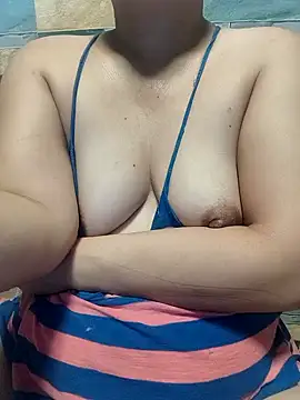 Snapshot of squirtshantal chatting on 11/17/25, 01:22 squirtshantal online show from 11/17/25, 01:22