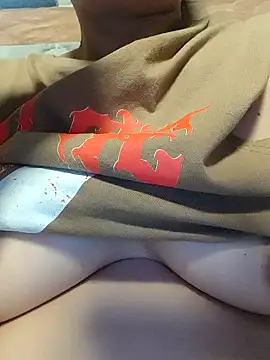 Snapshot of squirtshantal chatting on 11/21/25, 01:10 squirtshantal online show from 11/21/25, 01:10