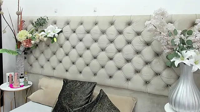 Snapshot of VanessaLanz chatting on 03/27/26, 12:27 VanessaLanz online show from 03/27/26, 12:27