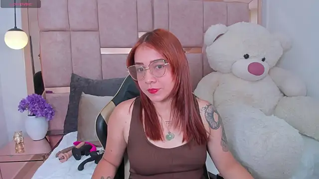 Snapshot of antonella_moon7 chatting on 06/19/26, 03:44 antonella moon7 online show from 06/19/26, 03:44