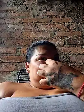 Snapshot of Juli_Powl chatting on 03/19/26, 03:49 Juli Powl online show from 03/19/26, 03:49