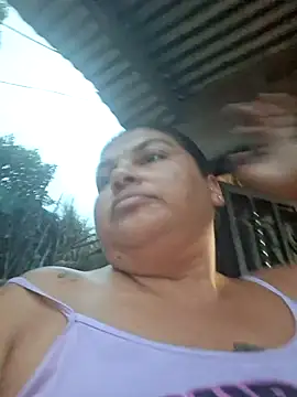 Snapshot of Juli_Powl chatting on 05/19/26, 10:32 Juli Powl online show from 05/19/26, 10:32