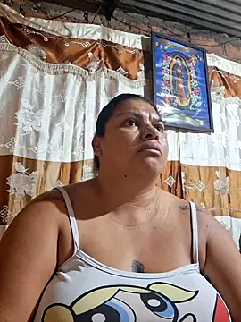 Snapshot of Juli_Powl chatting on 05/20/26, 10:54 Juli Powl online show from 05/20/26, 10:54