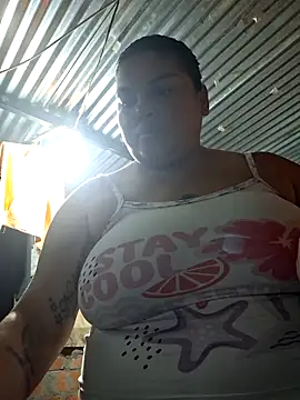 Snapshot of Juli_Powl chatting on 05/21/26, 10:22 Juli Powl online show from 05/21/26, 10:22