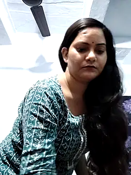Snapshot of Anushka_Singh0 chatting on 04/05/26, 04:48 Anushka Singh0 online show from 04/05/26, 04:48