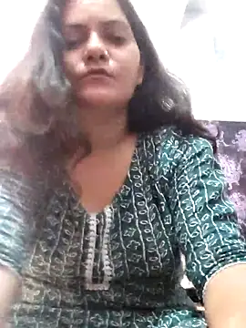 Snapshot of Anushka_Singh0 chatting on 04/15/26, 10:44 Anushka Singh0 online show from 04/15/26, 10:44