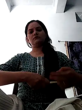 Snapshot of Anushka_Singh0 chatting on 05/25/26, 06:41 Anushka Singh0 online show from 05/25/26, 06:41