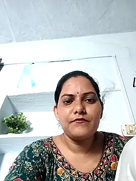 Snapshot of Anushka_Singh0 chatting on 06/08/26, 10:15 Anushka Singh0 online show from 06/08/26, 10:15