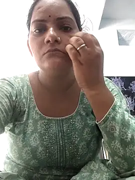 Snapshot of Anushka_Singh0 chatting on 06/11/26, 04:21 Anushka Singh0 online show from 06/11/26, 04:21