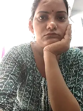 Snapshot of Anushka_Singh0 chatting on 06/12/26, 05:06 Anushka Singh0 online show from 06/12/26, 05:06