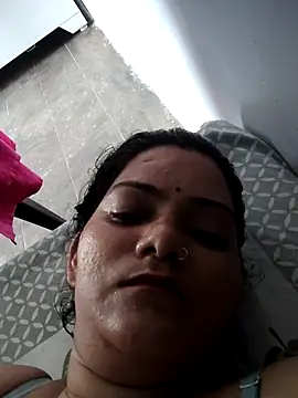 Anushka Singh0 online show from 07/26/26, 05:04