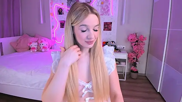 Snapshot of Ella_Lane chatting on 04/08/26, 03:06 Ella Lane online show from 04/08/26, 03:06