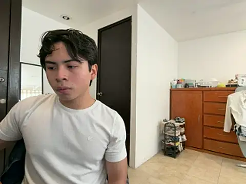 Snapshot of BentoBoxxx chatting on 03/10/26, 06:24 BentoBoxxx online show from 03/10/26, 06:24