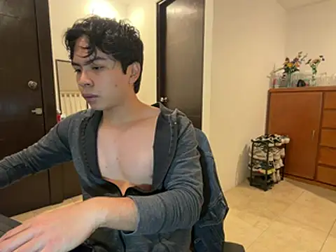 Snapshot of BentoBoxxx chatting on 03/19/26, 02:04 BentoBoxxx online show from 03/19/26, 02:04
