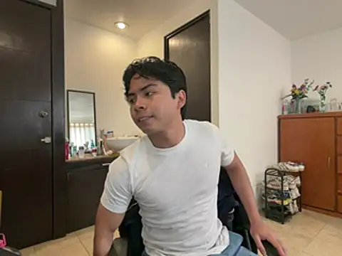 Snapshot of BentoBoxxx chatting on 03/19/26, 06:12 BentoBoxxx online show from 03/19/26, 06:12
