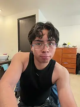 Snapshot of BentoBoxxx chatting on 04/19/26, 07:16 BentoBoxxx online show from 04/19/26, 07:16
