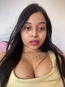 Snapshot of Emmily_hott chatting on 06/03/26, 05:29 Emmily hott online show from 06/03/26, 05:29