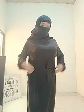 aminaa  online show from 07/04/26, 02:01