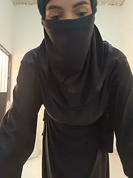 aminaa  online show from 07/06/26, 07:49