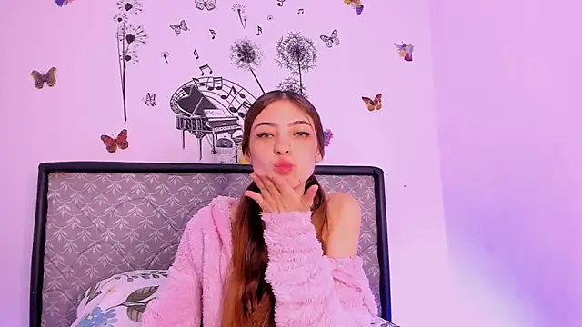 Snapshot of Sophie_vega1 chatting on 03/18/26, 01:47 Sophie vega1 online show from 03/18/26, 01:47