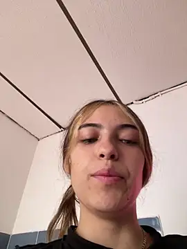 Snapshot of Sophie_vega1 chatting on 05/28/26, 03:53 Sophie vega1 online show from 05/28/26, 03:53