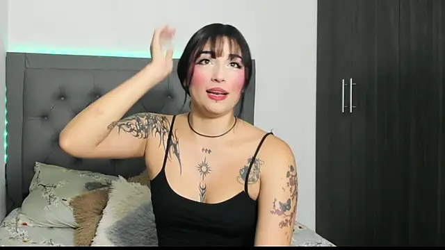 Snapshot of ImEmily__ chatting on 04/16/26, 12:33 ImEmily online show from 04/16/26, 12:33